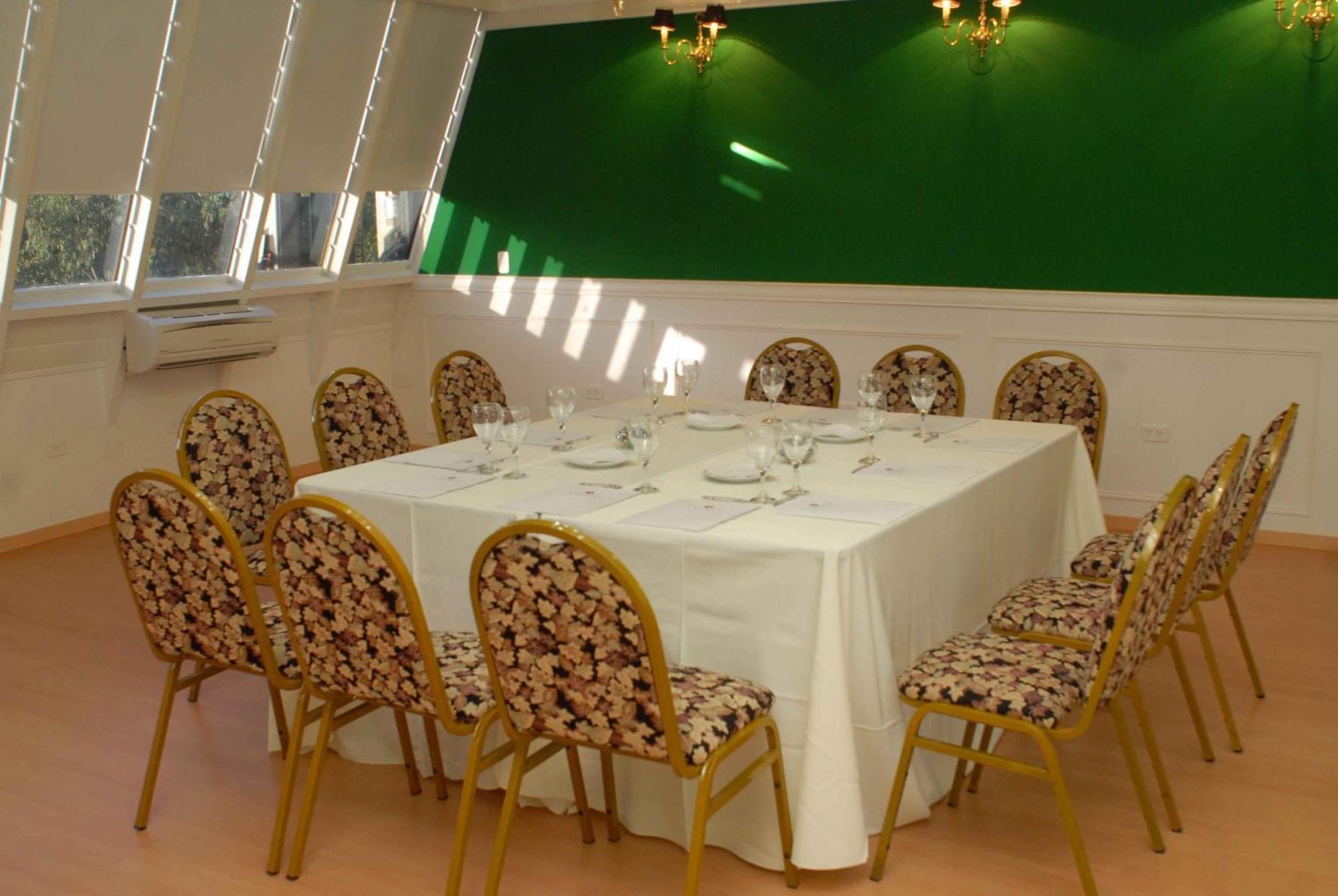 Ramada By Wyndham Buenos Aires Hotel Vicente Lopez Restaurant photo