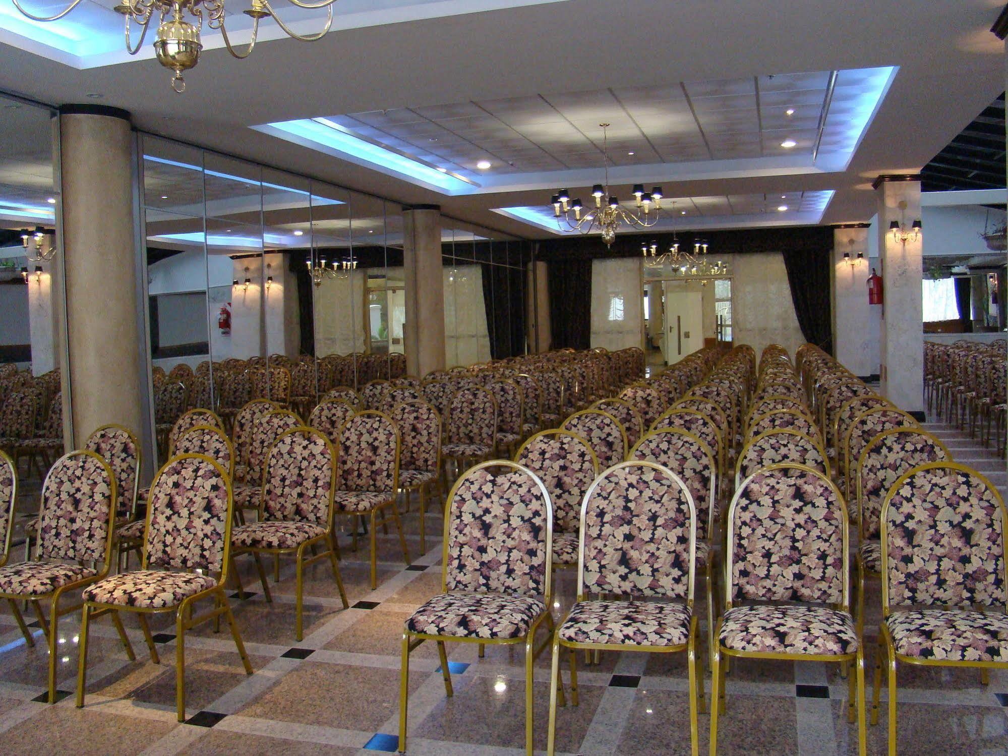 Ramada By Wyndham Buenos Aires Hotel Vicente Lopez Exterior photo